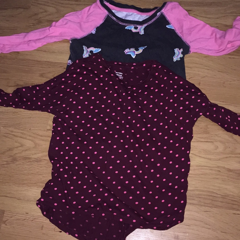 2 Old Navy tops. 6/8. GUC.
